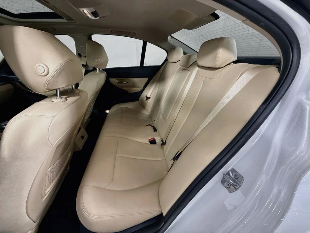 Used 2018 Mineral White Metallic BMW 320i xDrive image 25