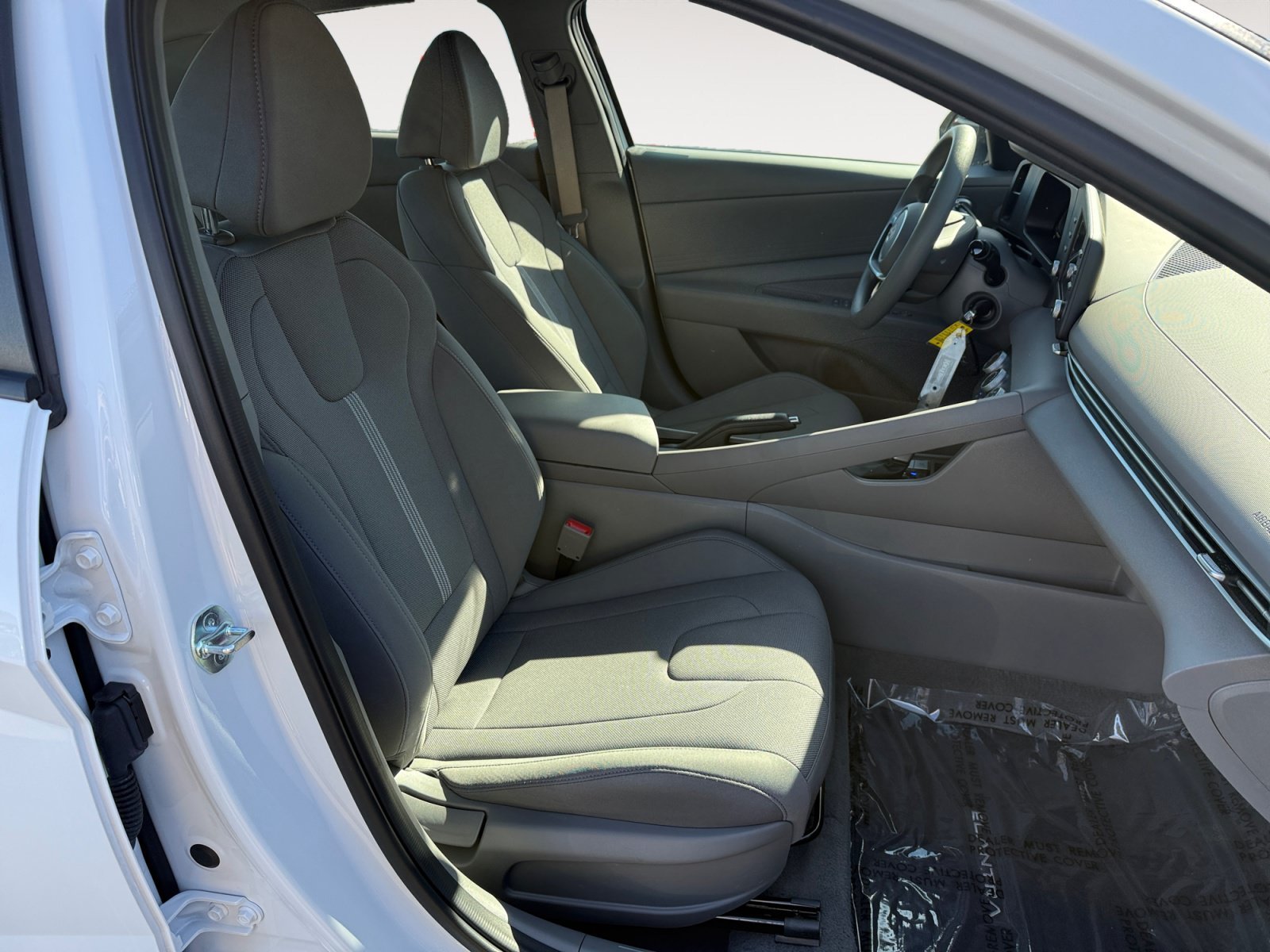 Certified Used 2025 White Hyundai SE image 19