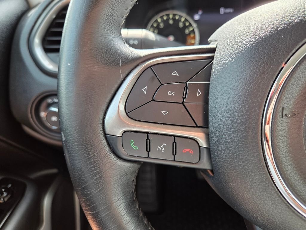 Certified Used 2022 White Jeep Latitude image 30