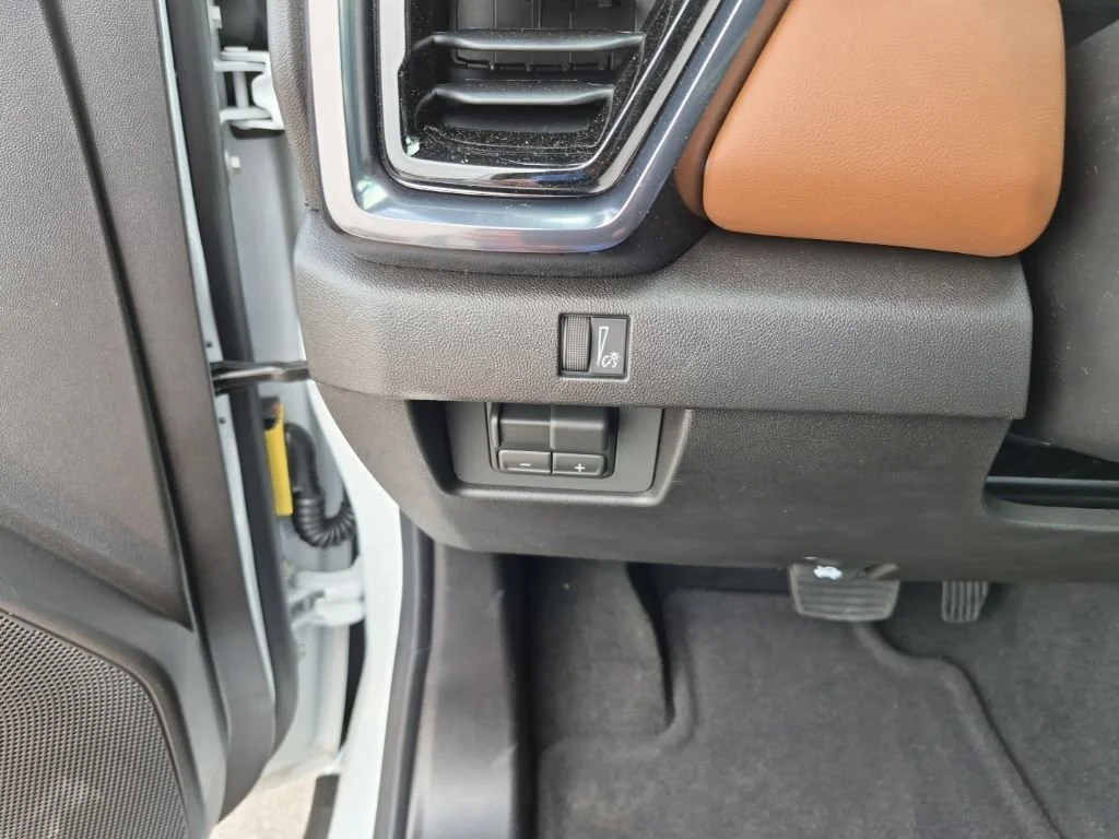 New 2026 Summit White GMC AT4 image 38