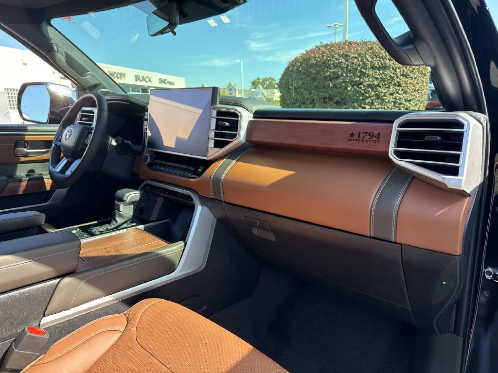 2025 Toyota Tundra 1794 Edition - Photo 36