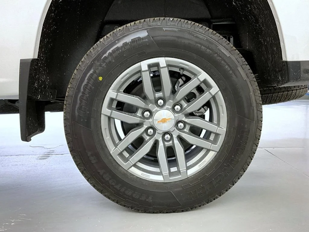 New 2026 Summit White Chevrolet LT image 23
