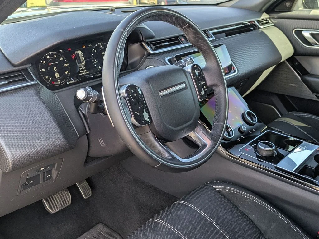 Used 2018 Gray Land Rover SE R-Dynamic image 25