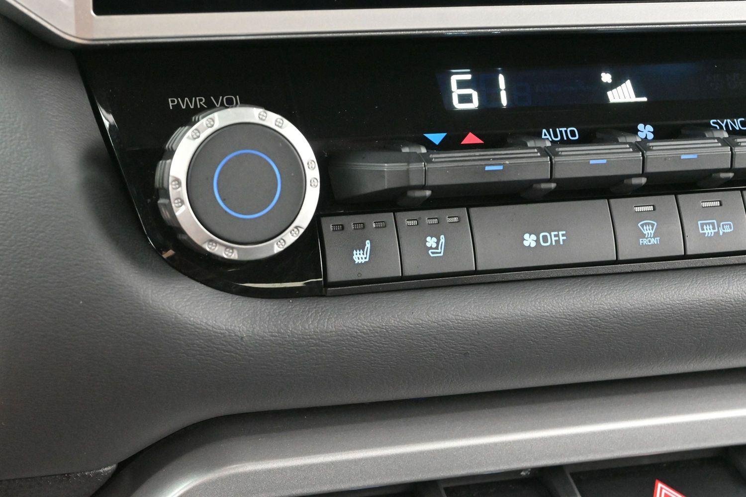 Used 2024  Toyota Platinum Hybrid image 23