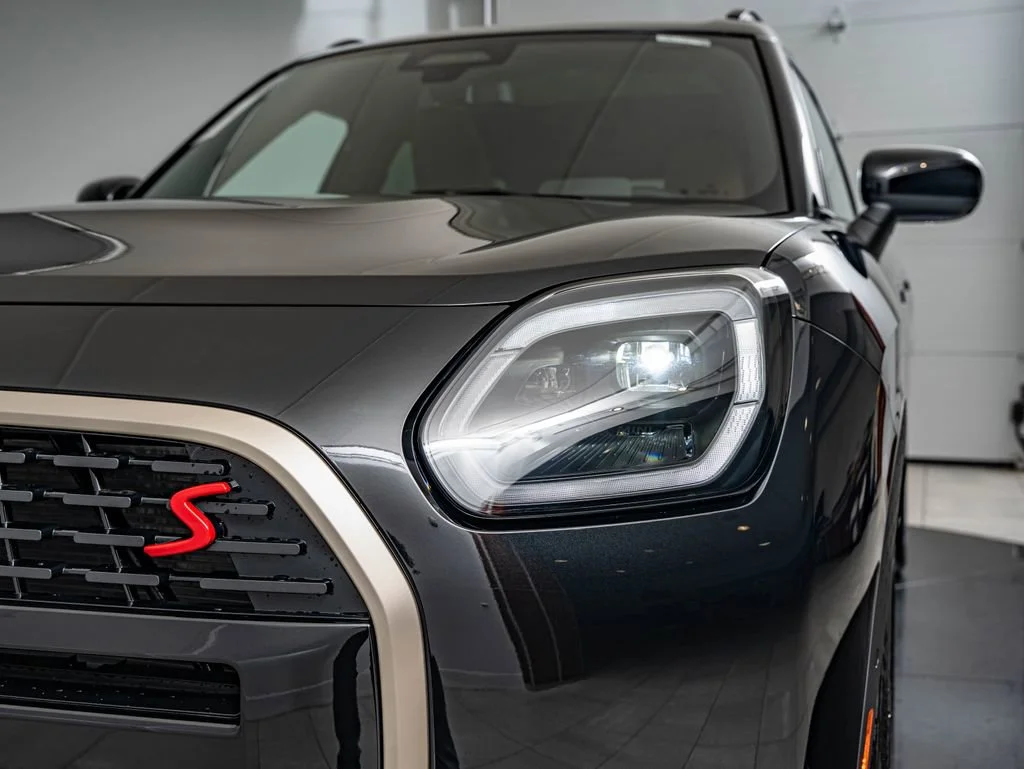 New 2027 Midnight Black Ii Metallic MINI Iconic image 13