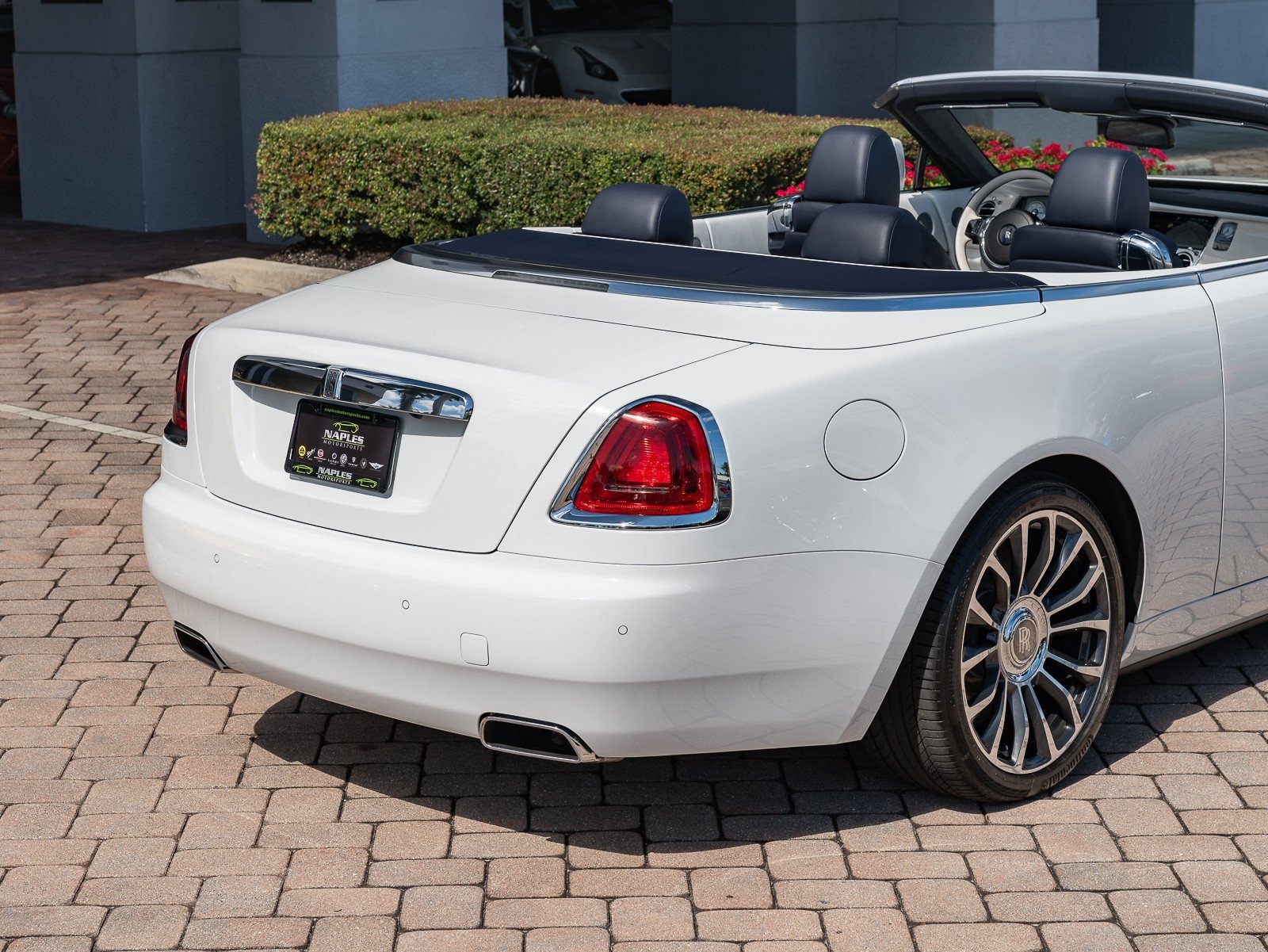 2019 Rolls Royce Dawn RR6 photo 3