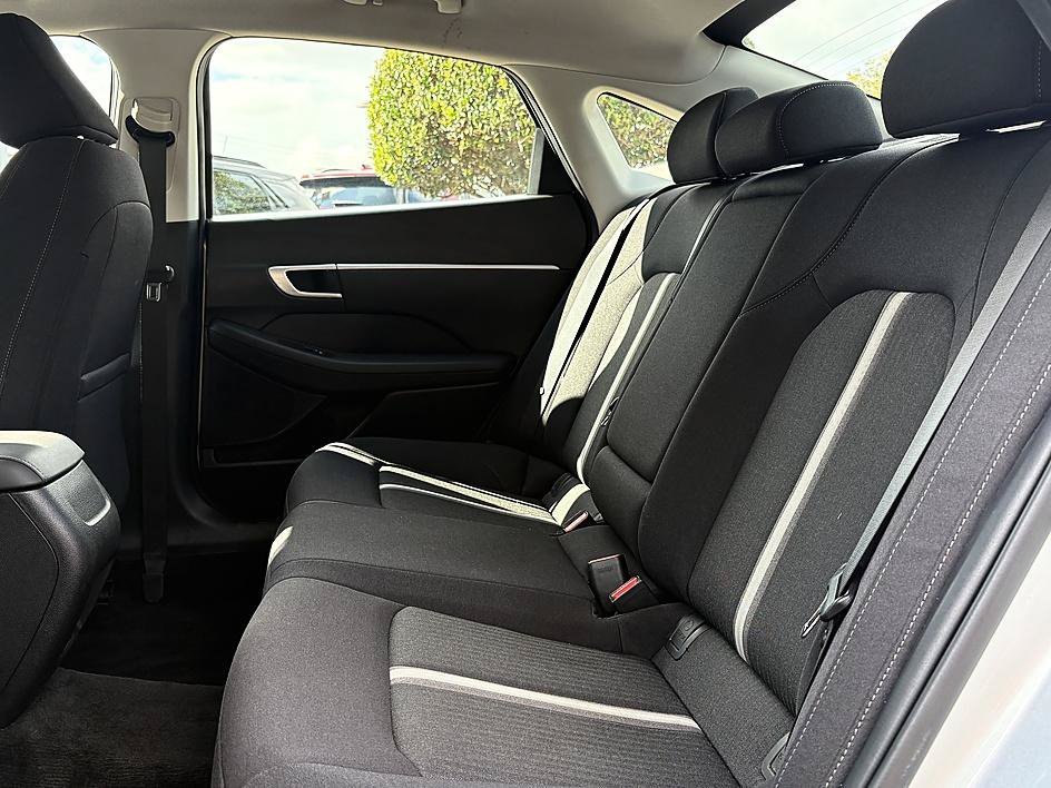 Used 2025 Aero Silver Hyundai SEL image 10