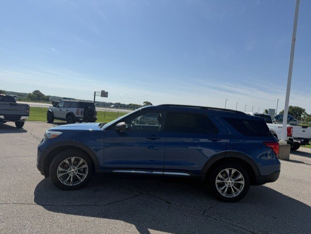 Certified Used 2020 Blue Metallic Ford XLT image 4