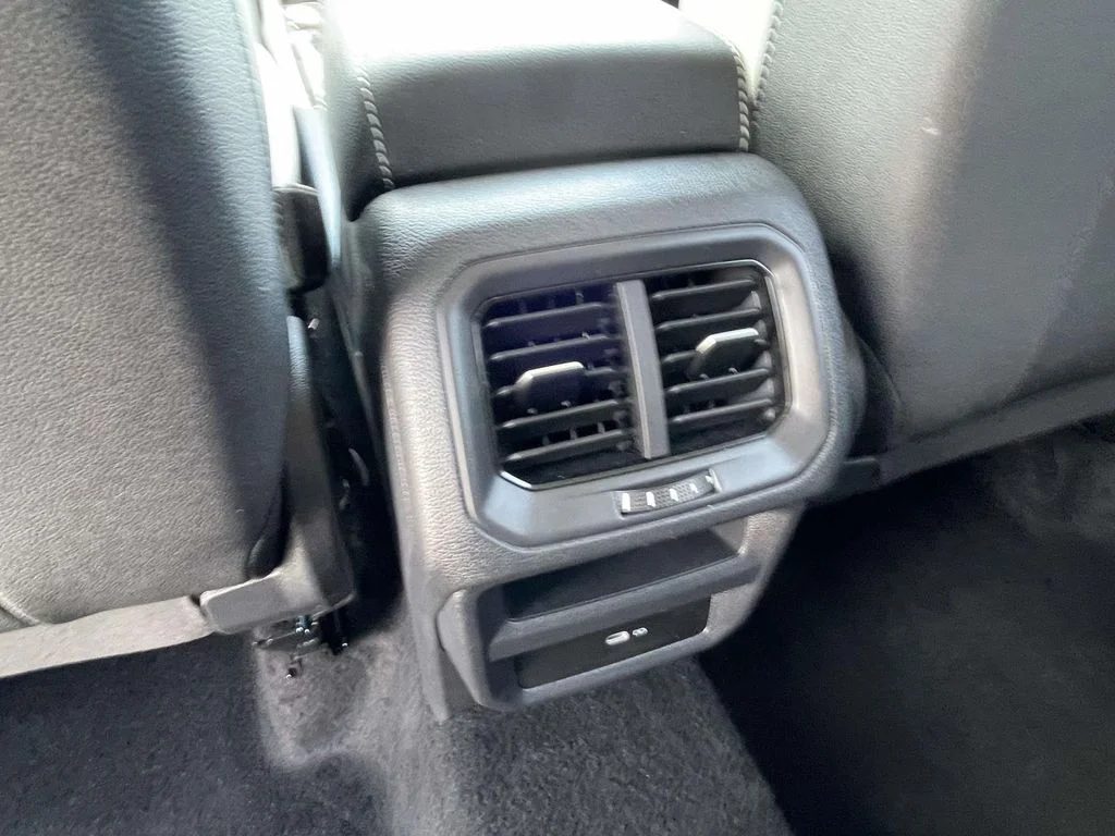 2025 Volkswagen Taos SE - Photo 11