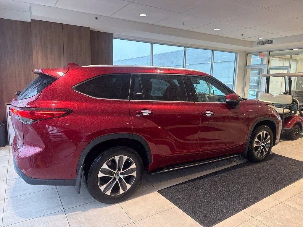 Used 2022 Red Toyota XLE image 3