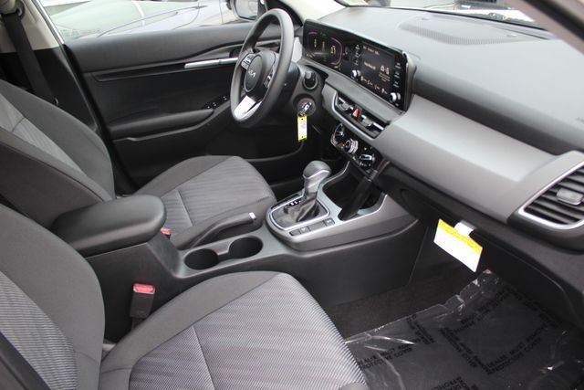 Used 2025 White Kia LX image 33