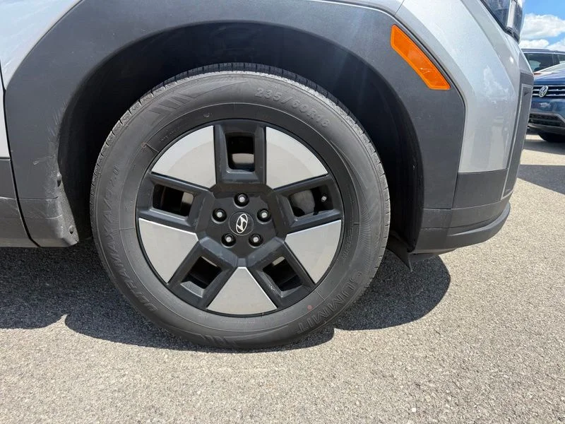 Used 2024 Silver Hyundai SEL image 4