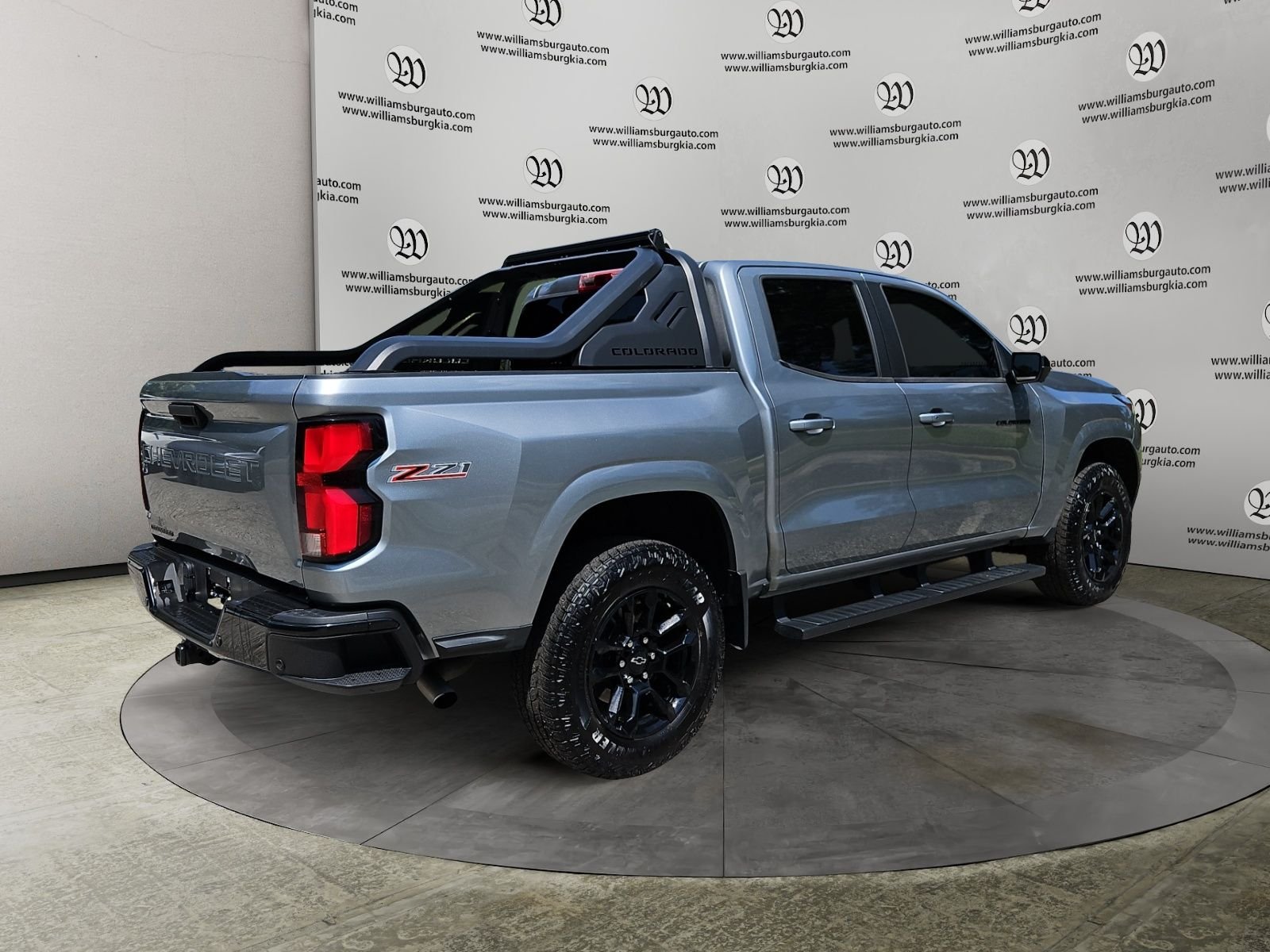 Used 2025 Gray Chevrolet Z71 image 5