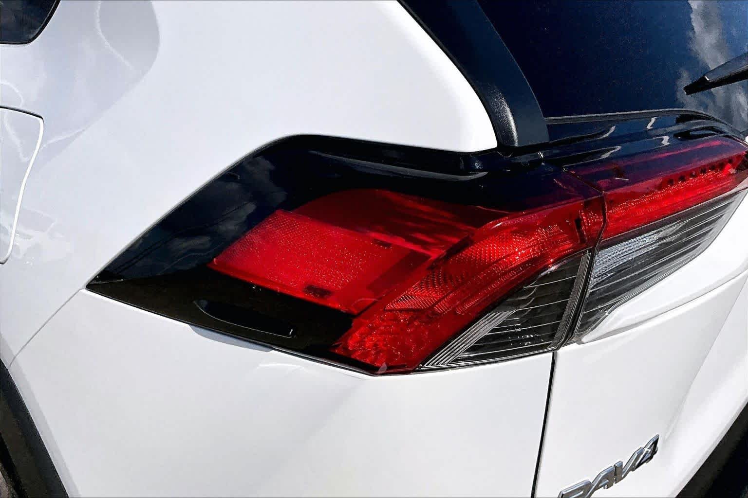 Used 2025 Ice Cap Toyota XLE image 29