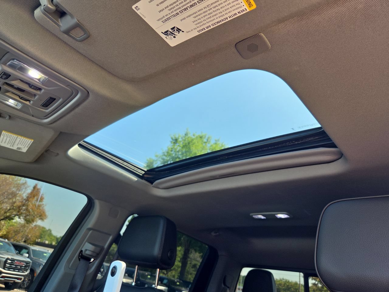Used 2024 White Frost Tricoat GMC Denali image 19