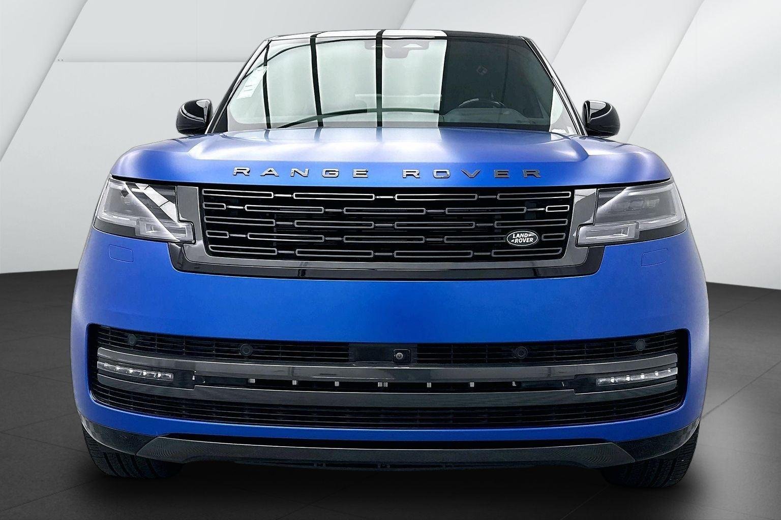 Used 2025 Velocity Blue in Satin Finish Land Rover Autobiography image 2