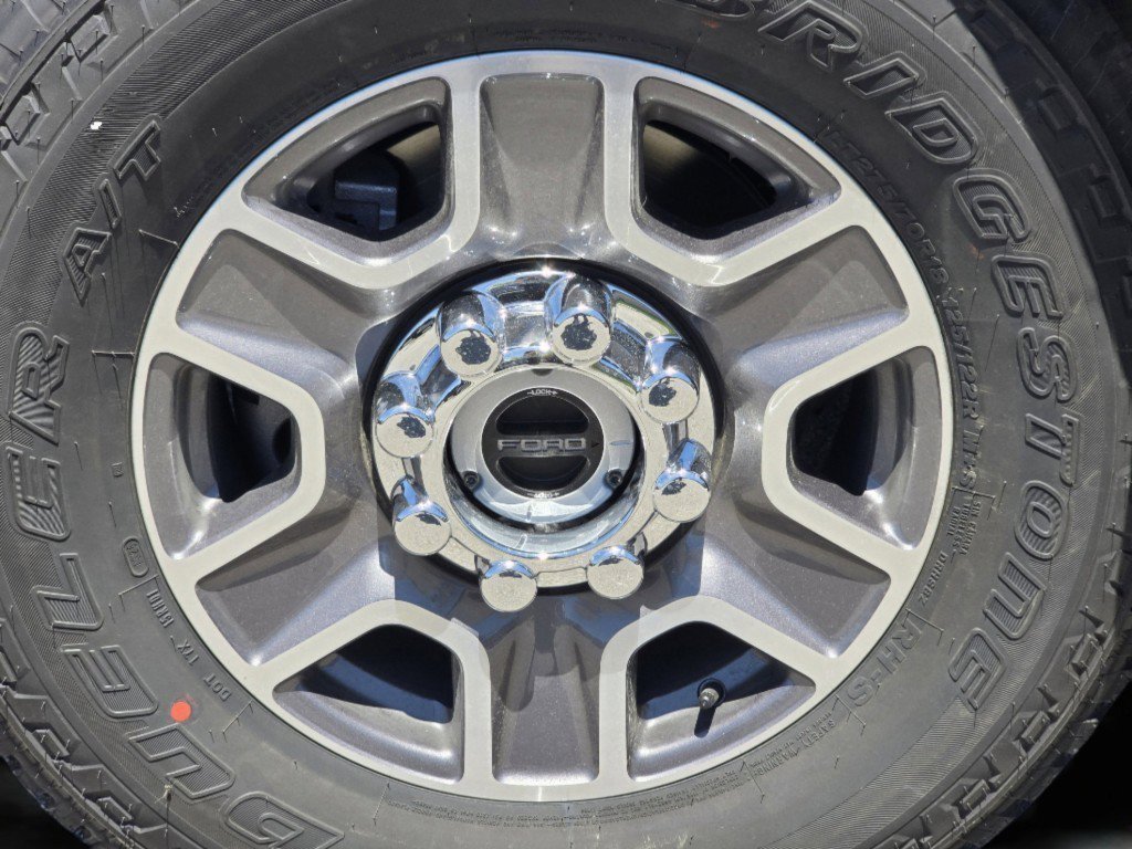New 2026 Glacier Gray Metallic Tri-Coat Ford F-350® Lariat® image 27
