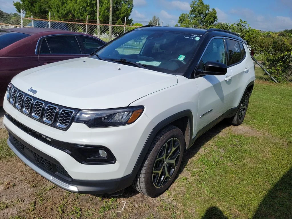 Used 2024 White Jeep Limited image 7