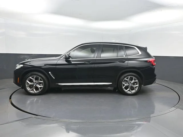 Used 2023 Black BMW xDrive30i image 3