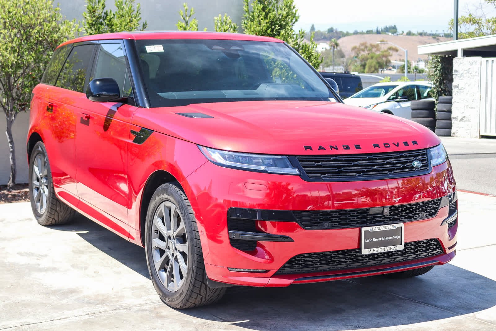 Used 2024 Red Land Rover Dynamic SE image 3
