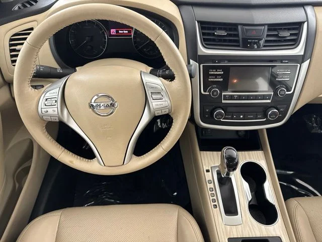 Used 2016 White Nissan 2.5 SL image 22