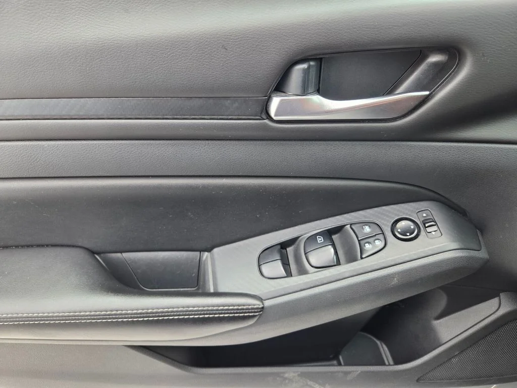 Used 2024 Silver Nissan 2.5 SV image 20