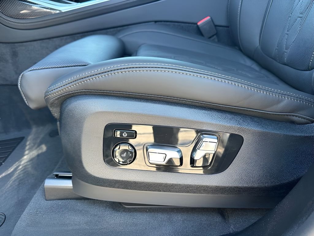 New 2027 Dravit Grey Metallic BMW M60i image 10