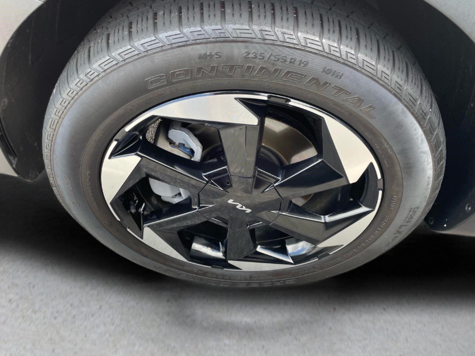 Used 2025 Snow White Pearl Kia EX image 15