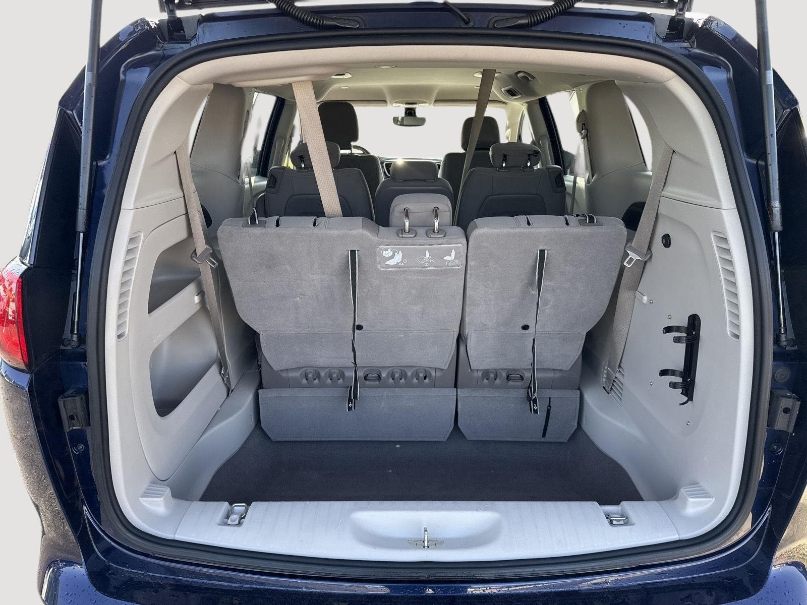 Used 2017 Jazz Blue Pearlcoat Chrysler Touring image 27