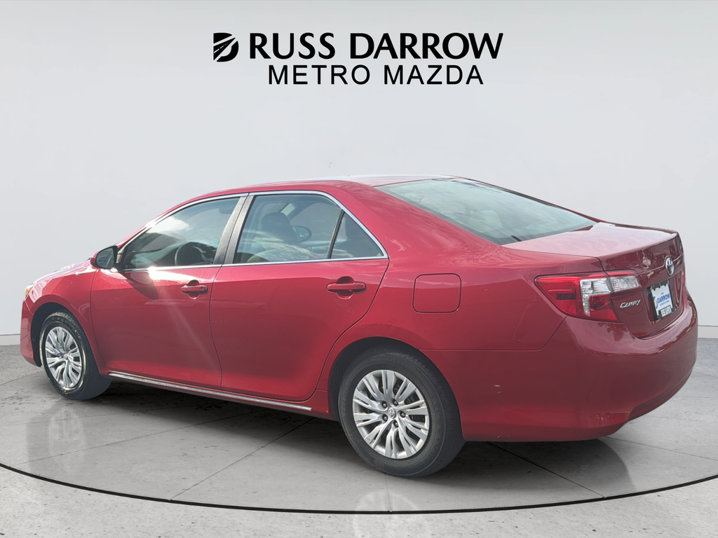 Used 2014 Red Toyota LE image 3