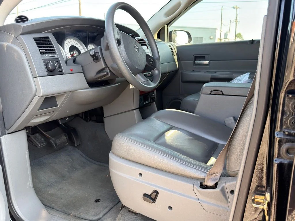 Used 2004 Black Dodge SLT image 20