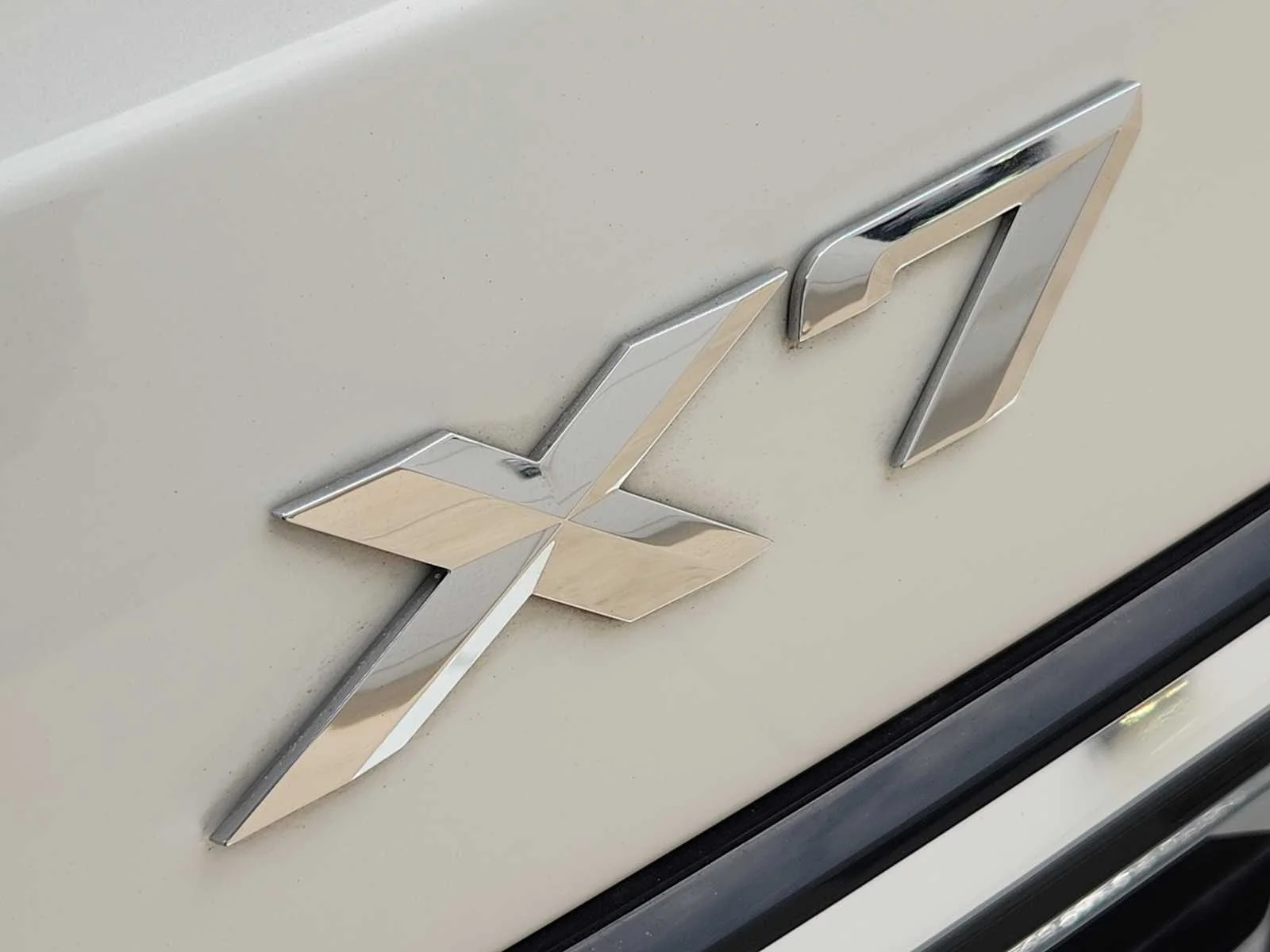 Certified Used 2023 Mineral White Metallic BMW xDrive40i image 8