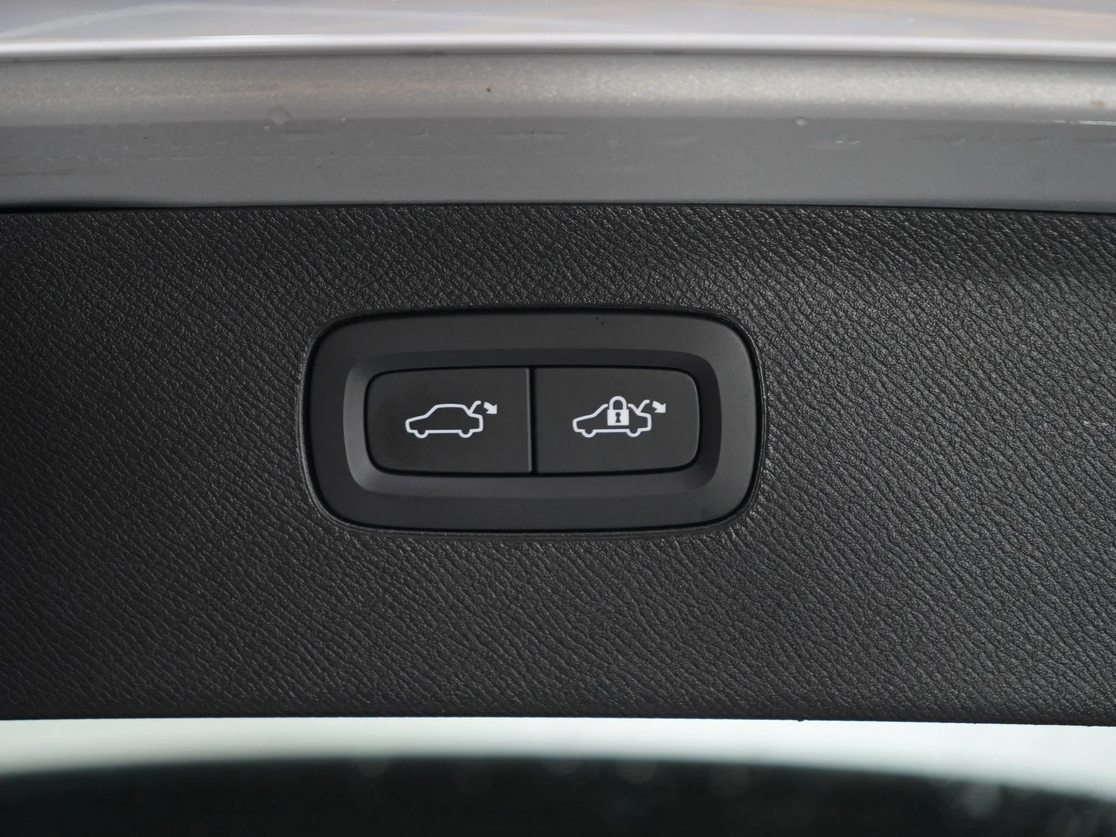 Used 2023 Silver Volvo Plus image 17