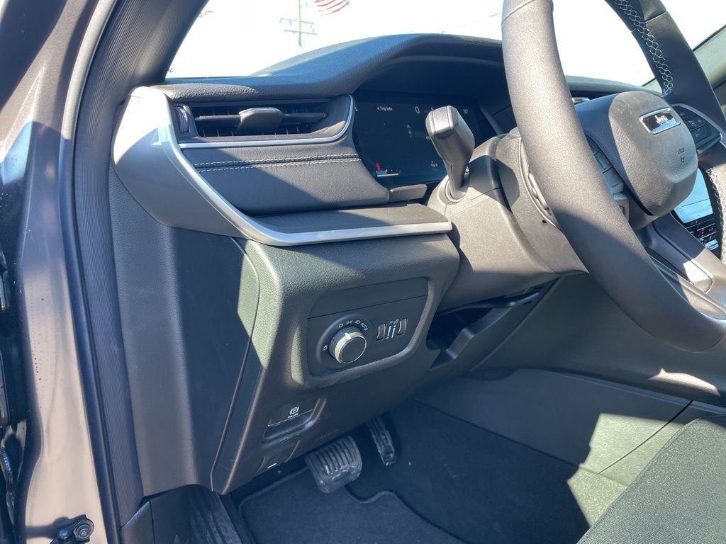 New 2026 Baltic Gray Metallic Clear-Coat Exterior Paint Jeep Laredo X image 19