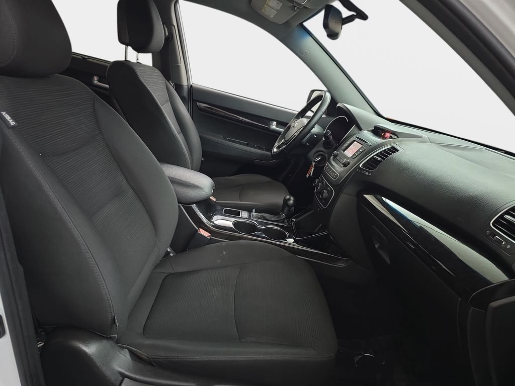 Used 2015 Snow White Pearl Kia LX image 10