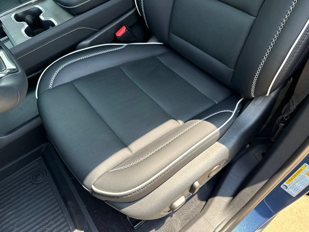 2026 GMC Acadia Denali - Photo 12