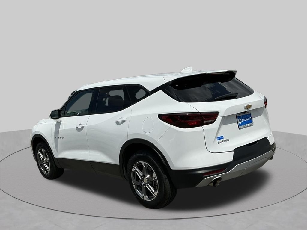 Used 2025 White Chevrolet LT image 6