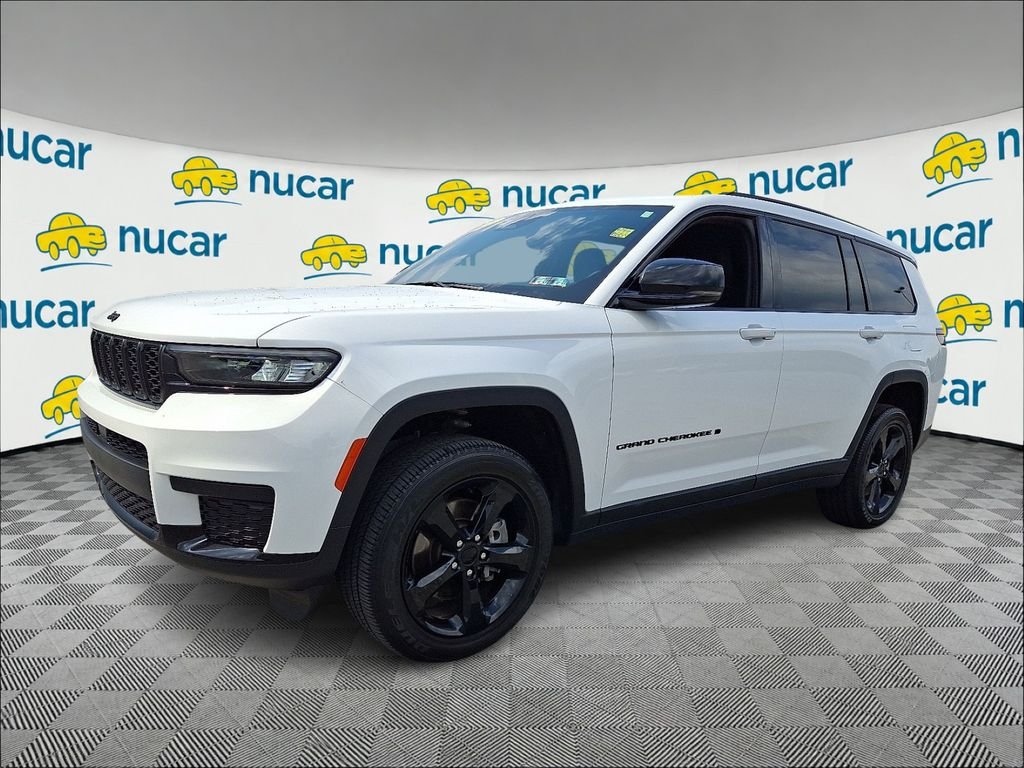Used 2023 White Jeep Altitude image 3