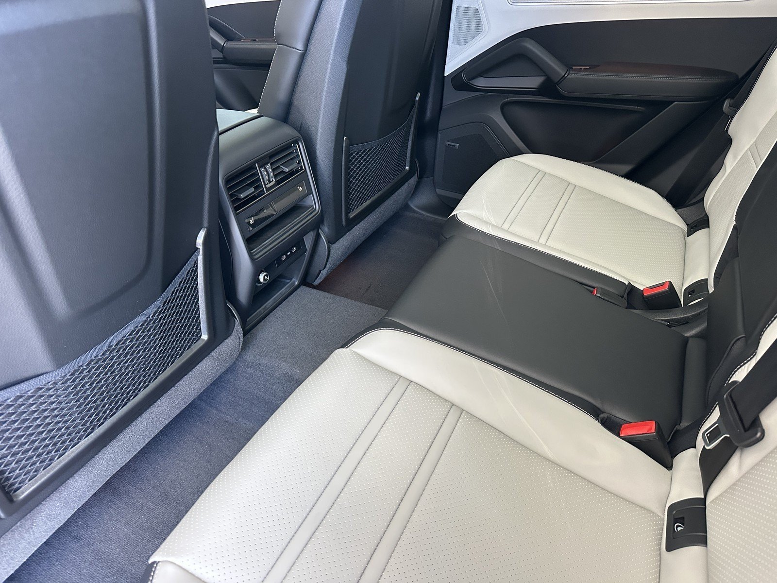 New 2026 Vanadium Grey Metallic Porsche Cayenne (AWD) image 13