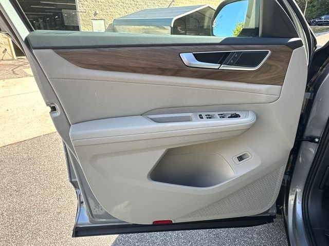 New 2026 Silver Volkswagen 2.0T SE w/Technology image 10