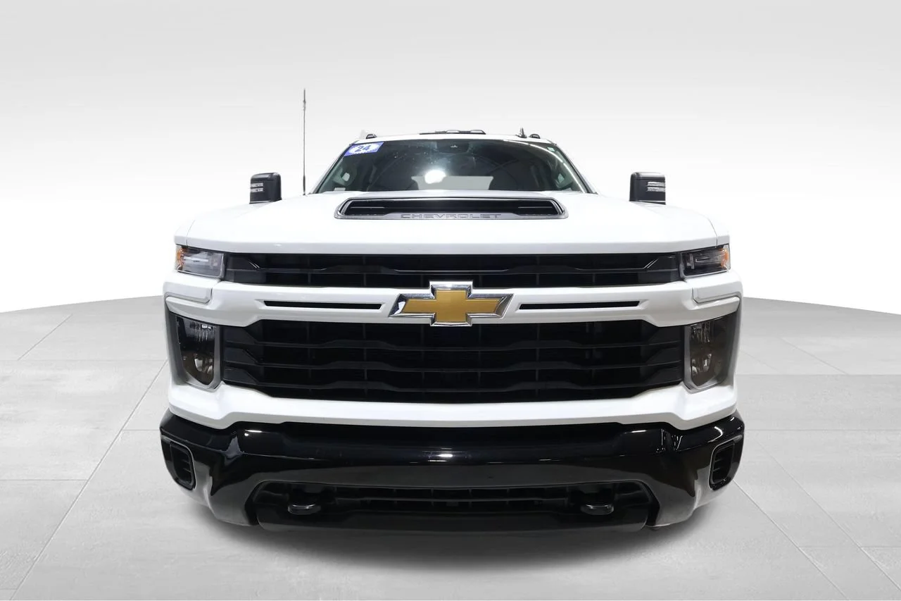 Used 2024 Summit White Chevrolet Custom image 7