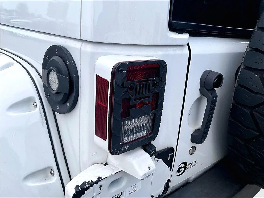 Used 2015 White Jeep Unlimited Sport image 30