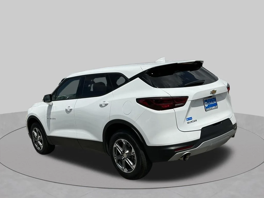 Used 2025 White Chevrolet LT image 6