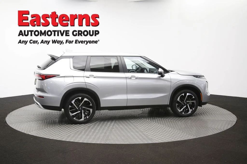 Used 2024 Silver Mitsubishi SE image 44