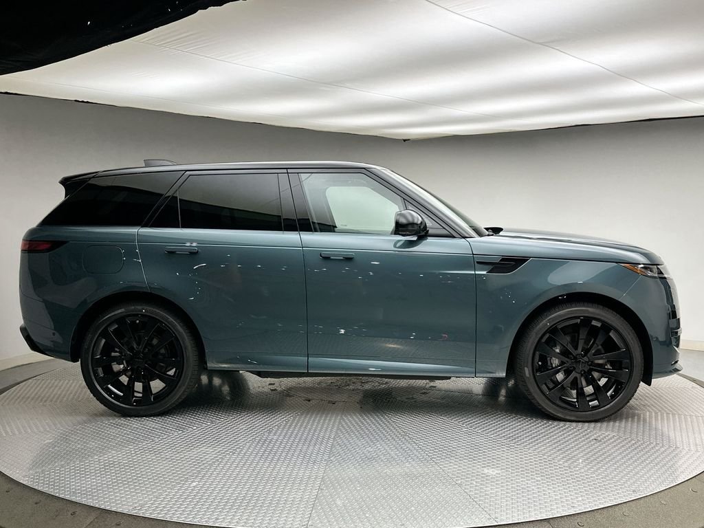 New 2026 Giola Green Metallic Land Rover Dynamic SE image 4