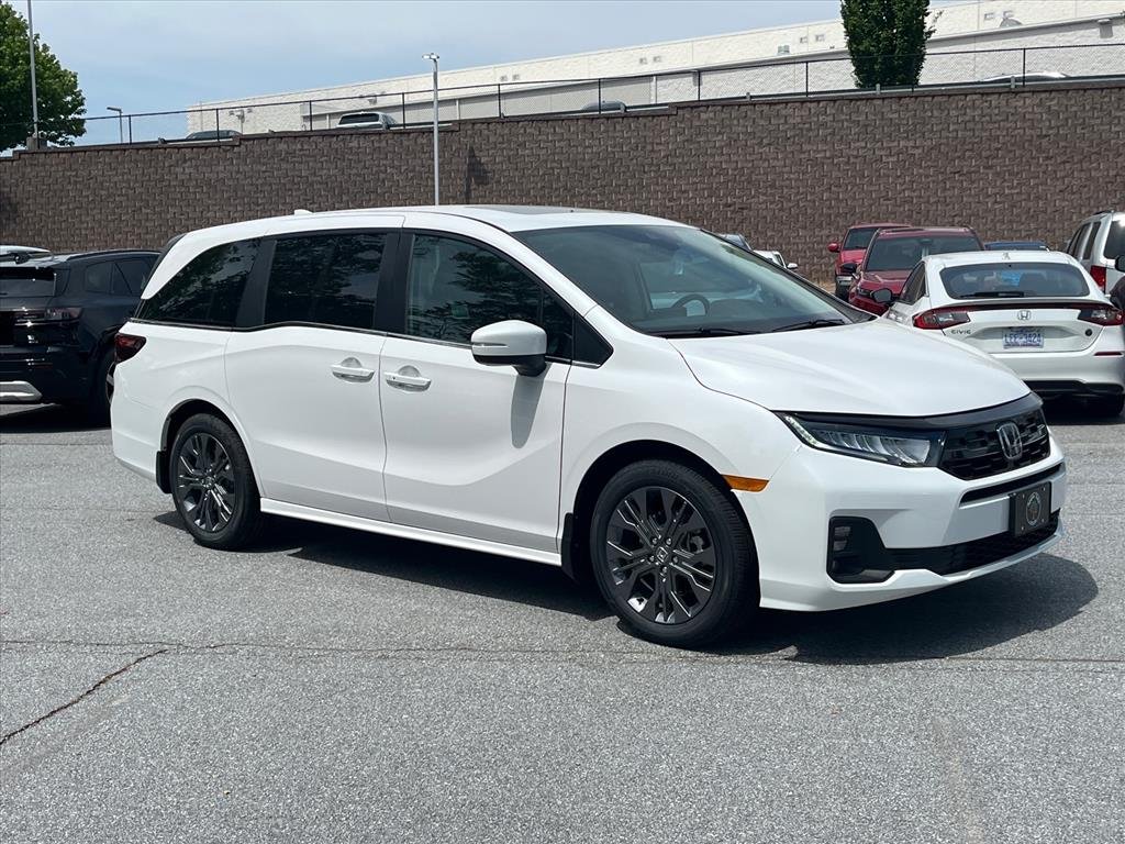 2026 Honda Odyssey Touring's photo