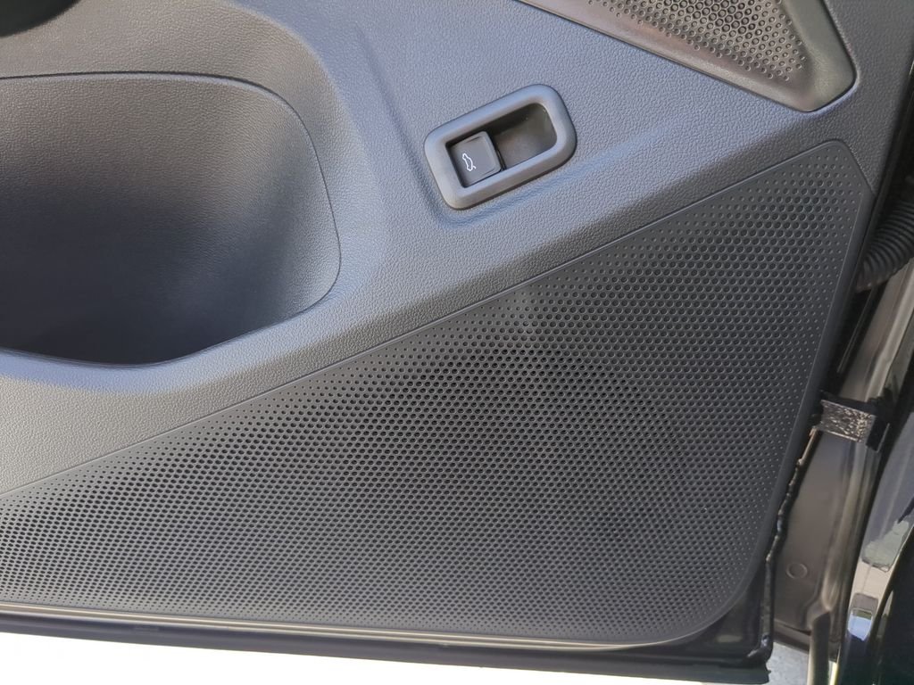 New 2026 Black Volkswagen 2.0T SE image 18