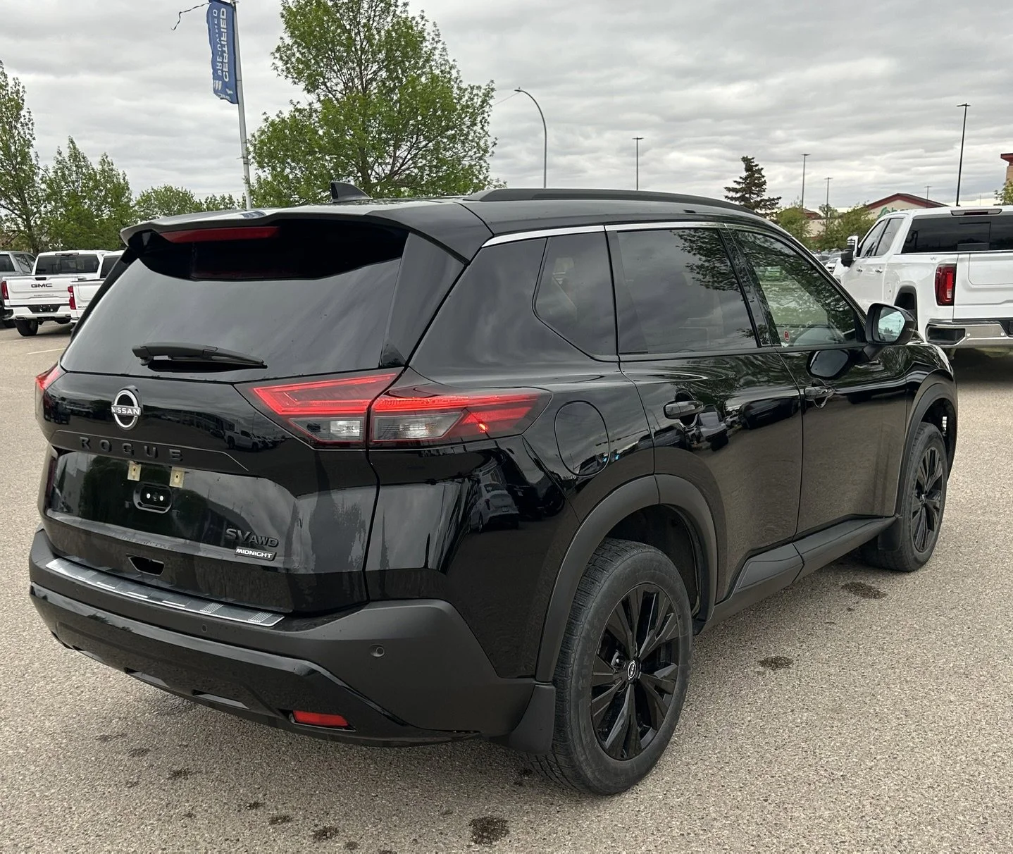Used 2023 Black Nissan SV Moonroof image 5