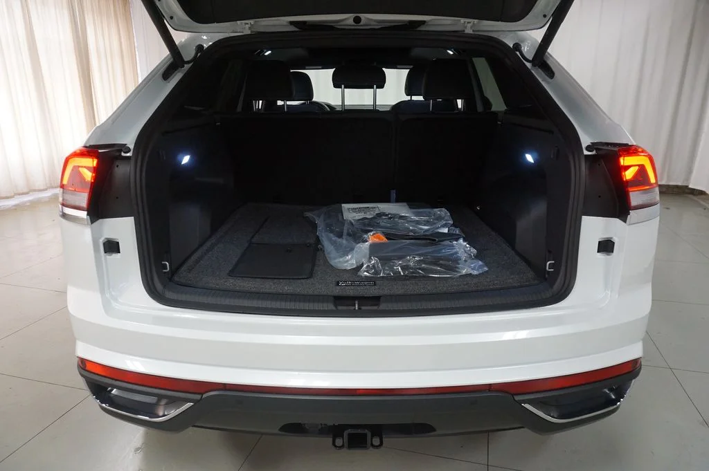New 2026 White/off-white Volkswagen SE w/Technology image 30