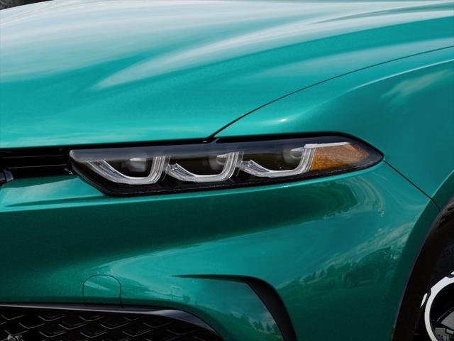 New 2025 Verde (Green) Fangio Metallic Exterior Paint Alfa Romeo  image 37